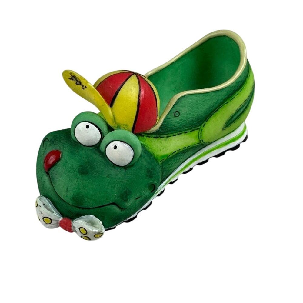 Willow Hall Shoo Shoo Figurine Croak Croak Frog with Hat & Bow Tie Design No. 10